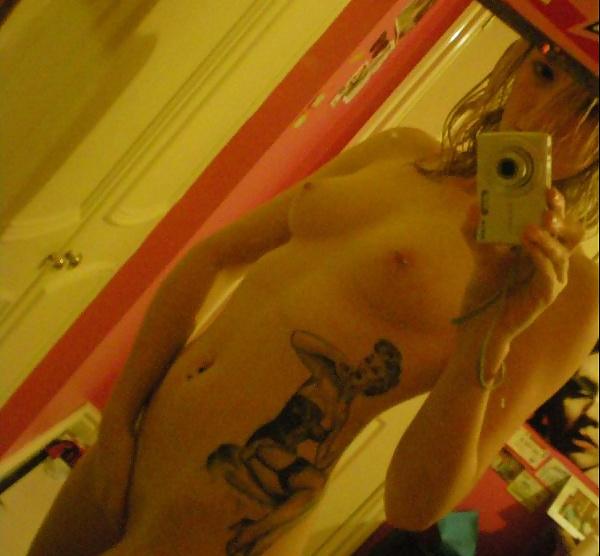 25P British tattoo sket falshing tits