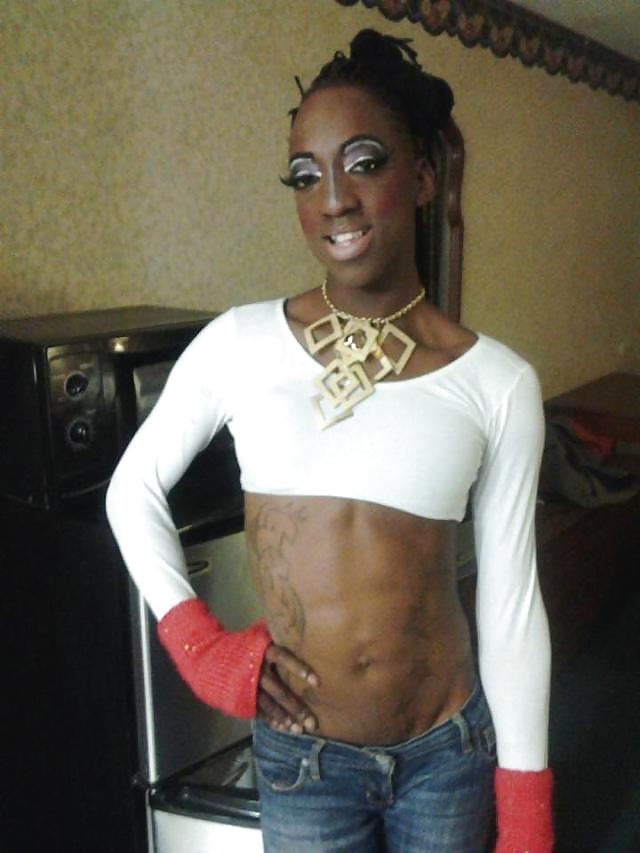 25P BLACK TS BIG DICK HOOD TRANNY