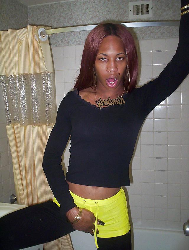 25P BLACK TS BIG DICK HOOD TRANNY