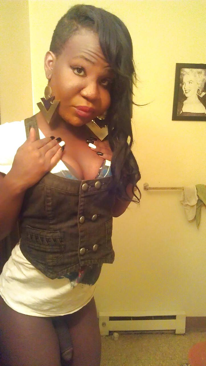 25P BLACK TS BIG DICK HOOD TRANNY
