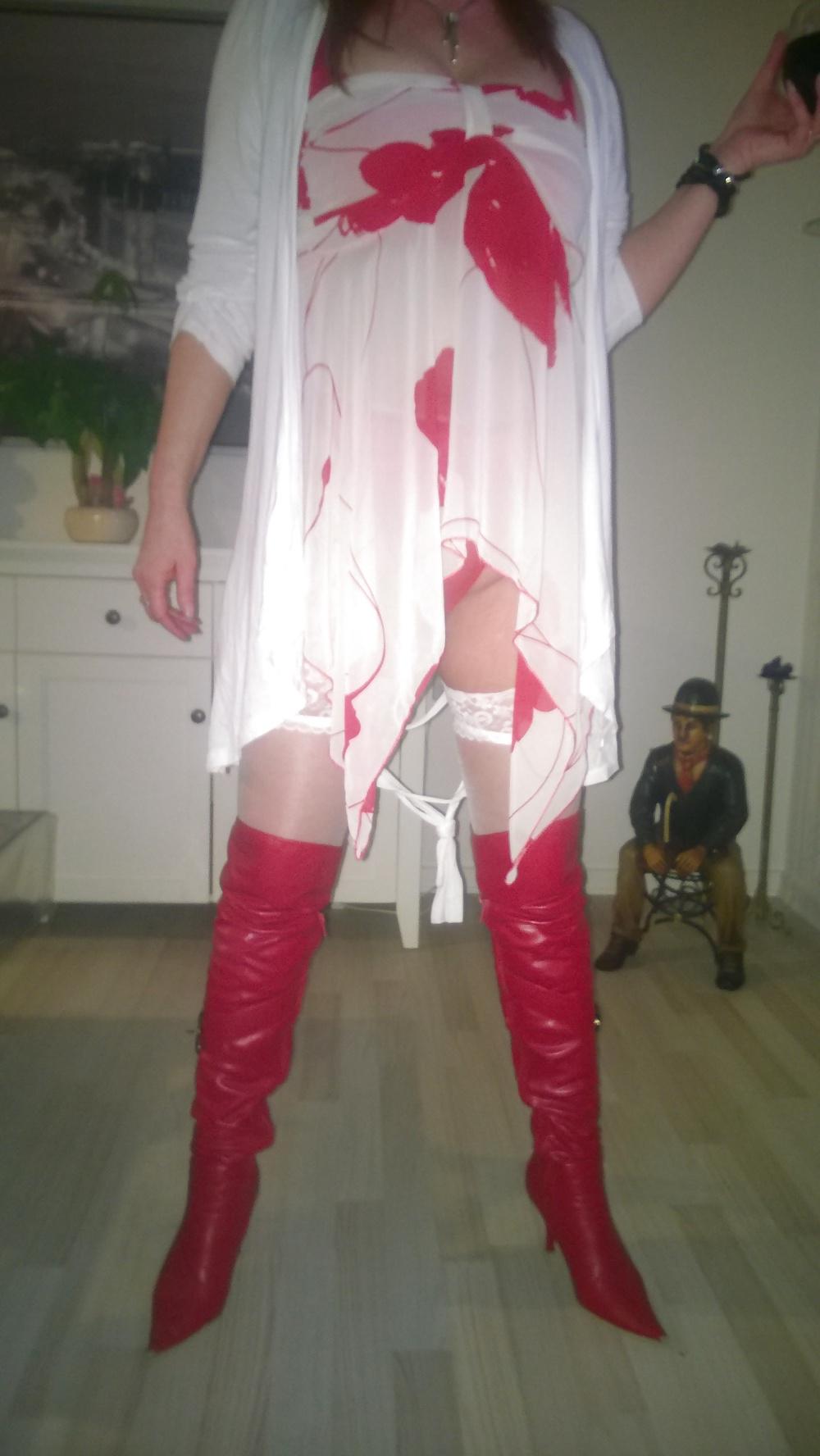 18P Wife in red and white