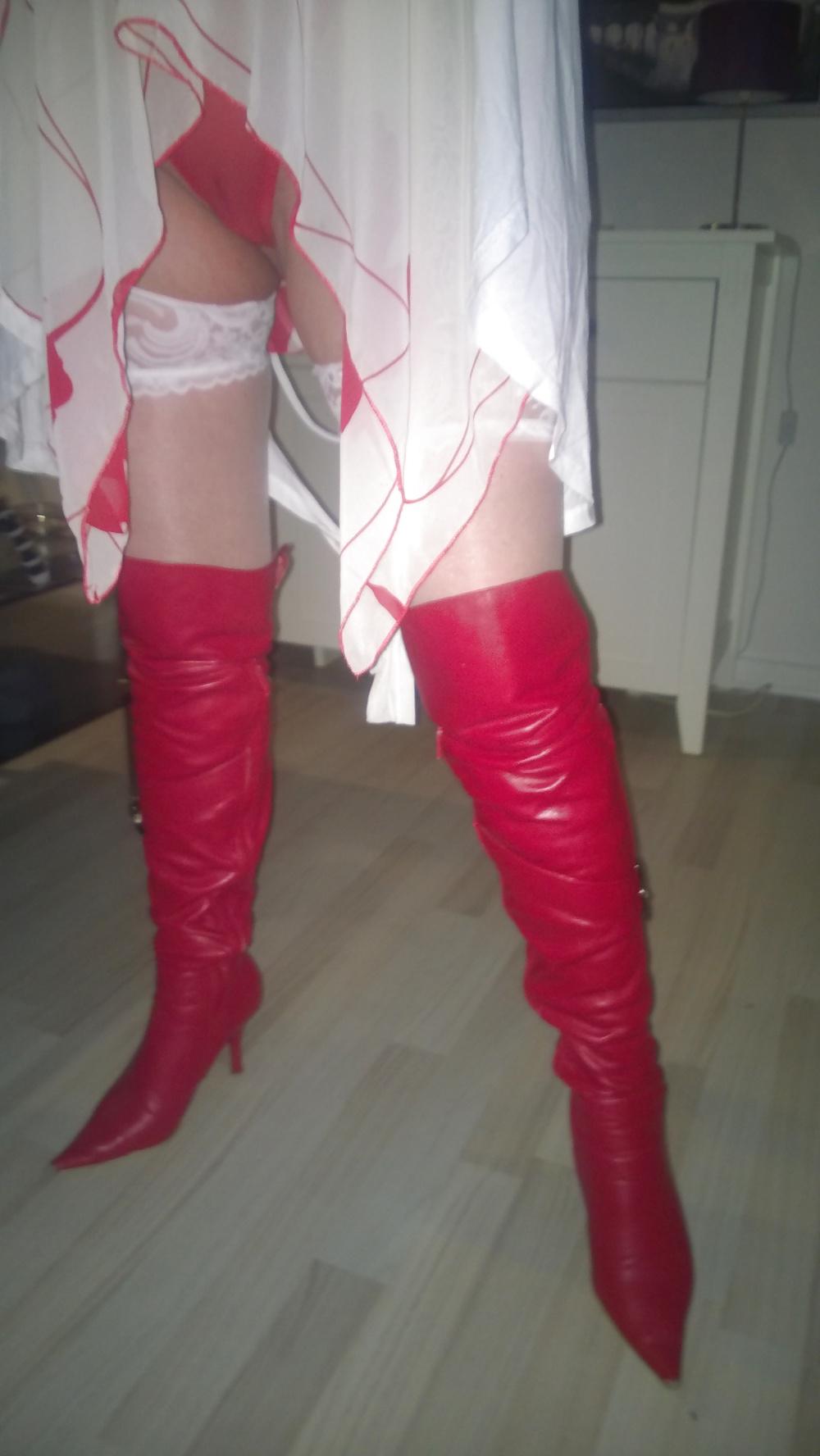 18P Wife in red and white