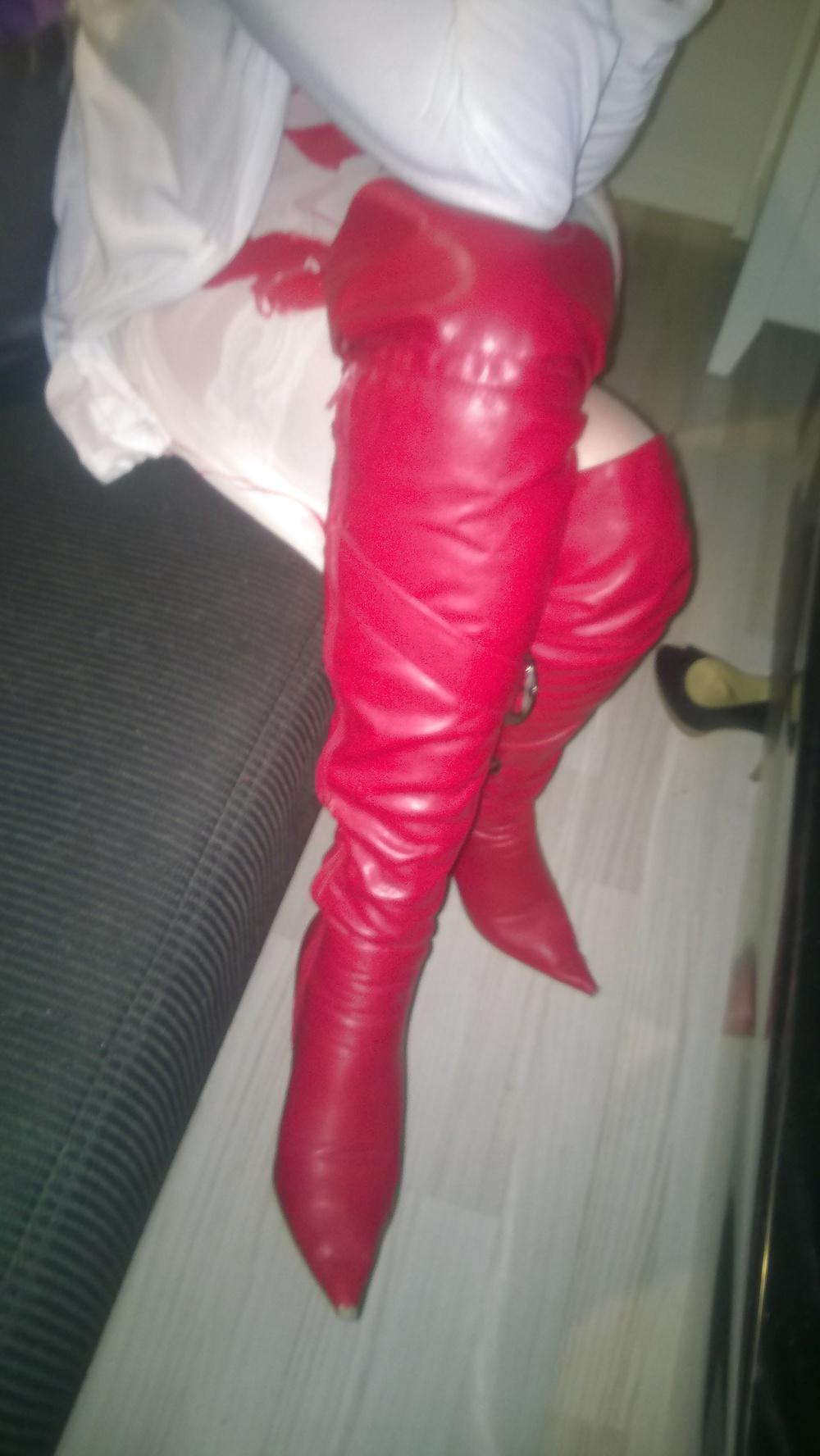18P Wife in red and white