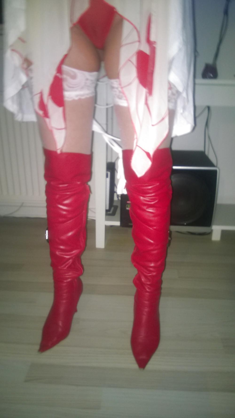 18P Wife in red and white