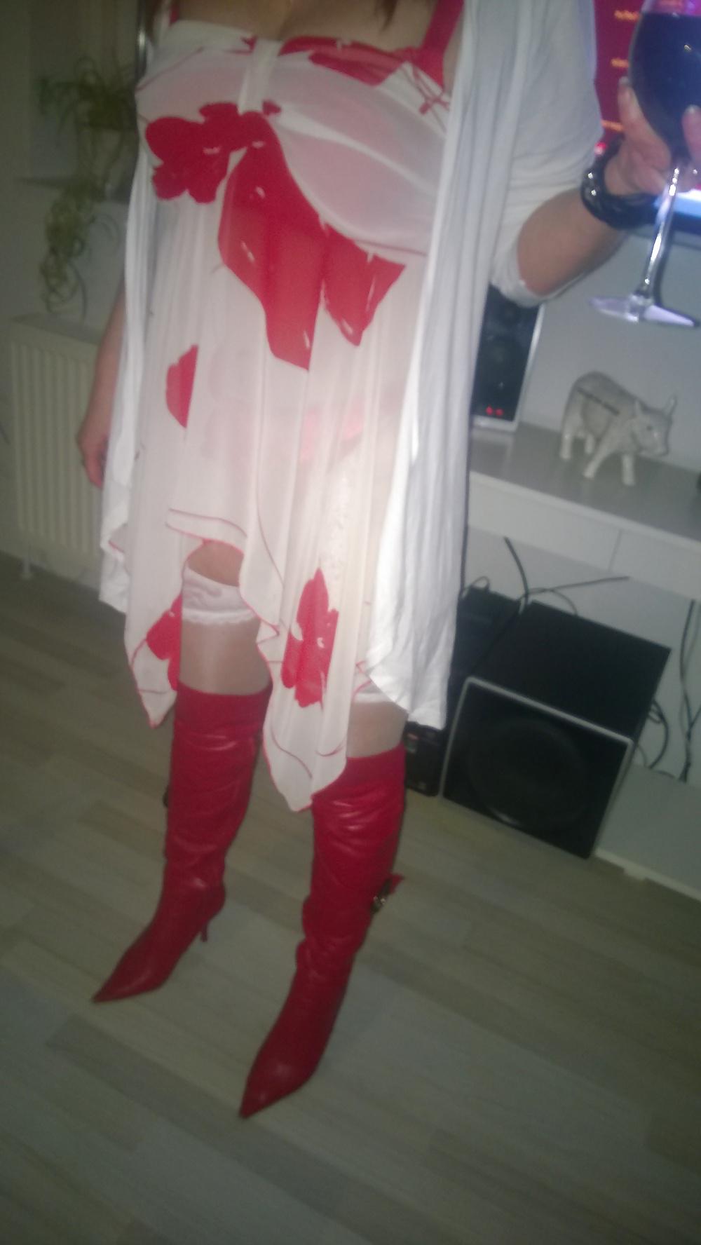 18P Wife in red and white