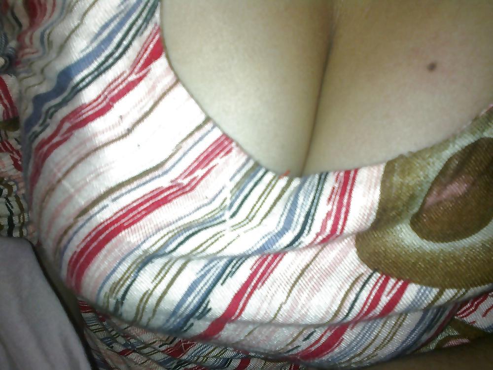 7P Bhabhi boobs Cleavage 