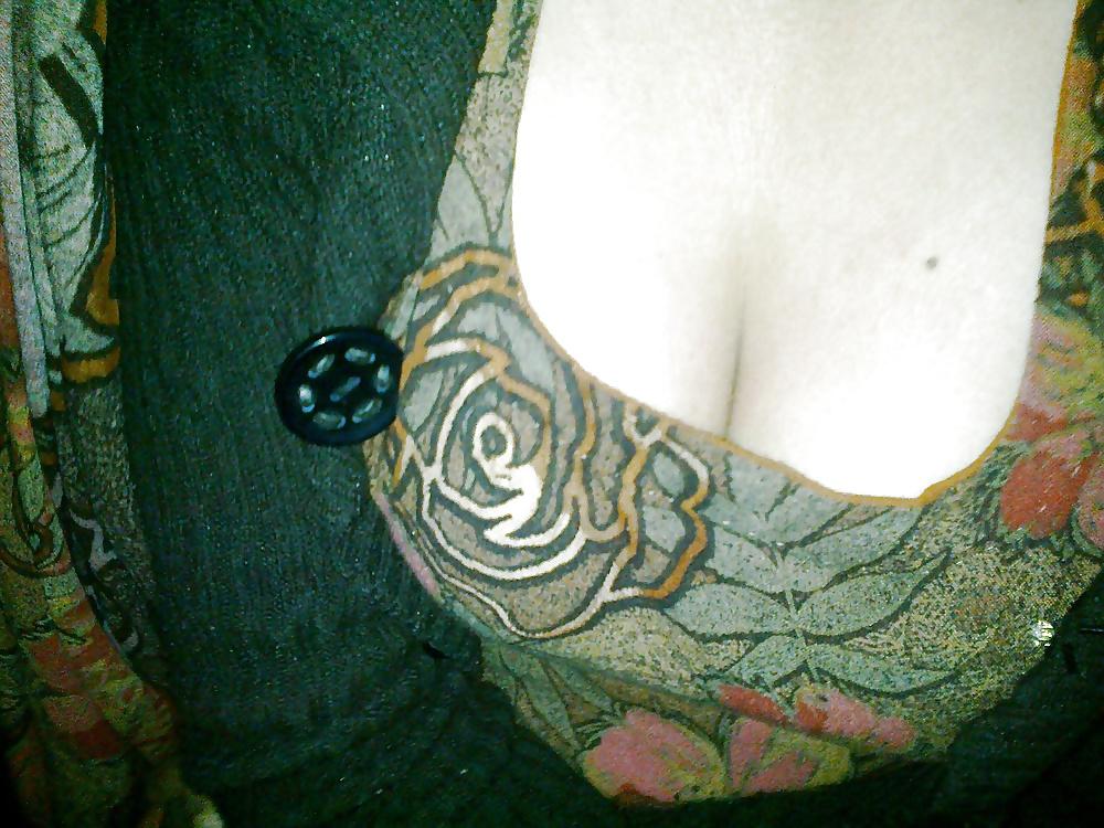 7P Bhabhi boobs Cleavage 