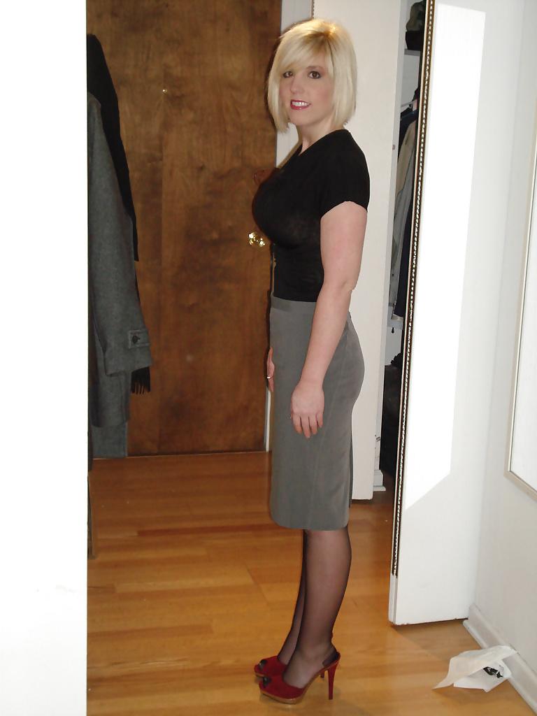 20P Gorgeous stockings and heels