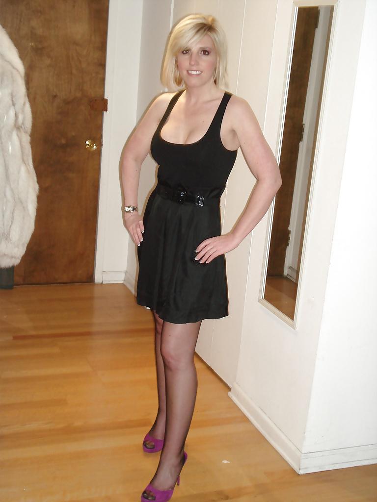 20P Gorgeous stockings and heels