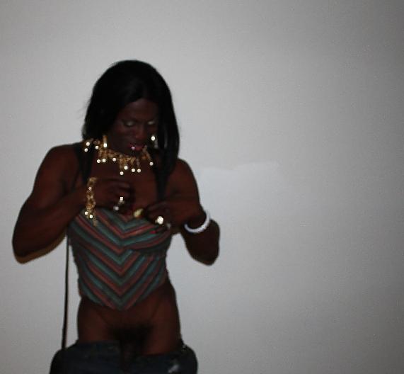 25P BLACK BIG DICK HOOD TRANNY