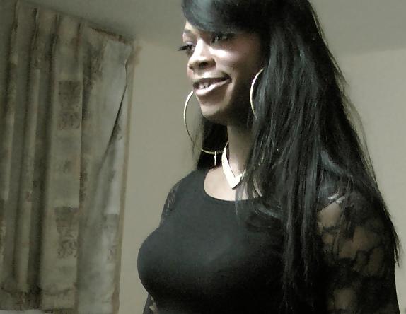 25P BLACK HOOD BIG DICK TRANNY'S