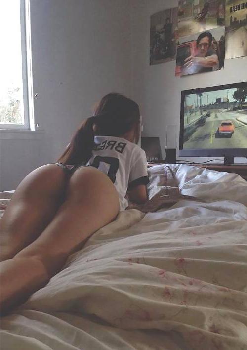 14P Gaming-Nerdy-Geek-Girls