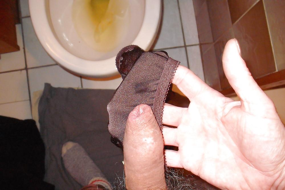 18P Ejaculation ds petites culottes voisine 1