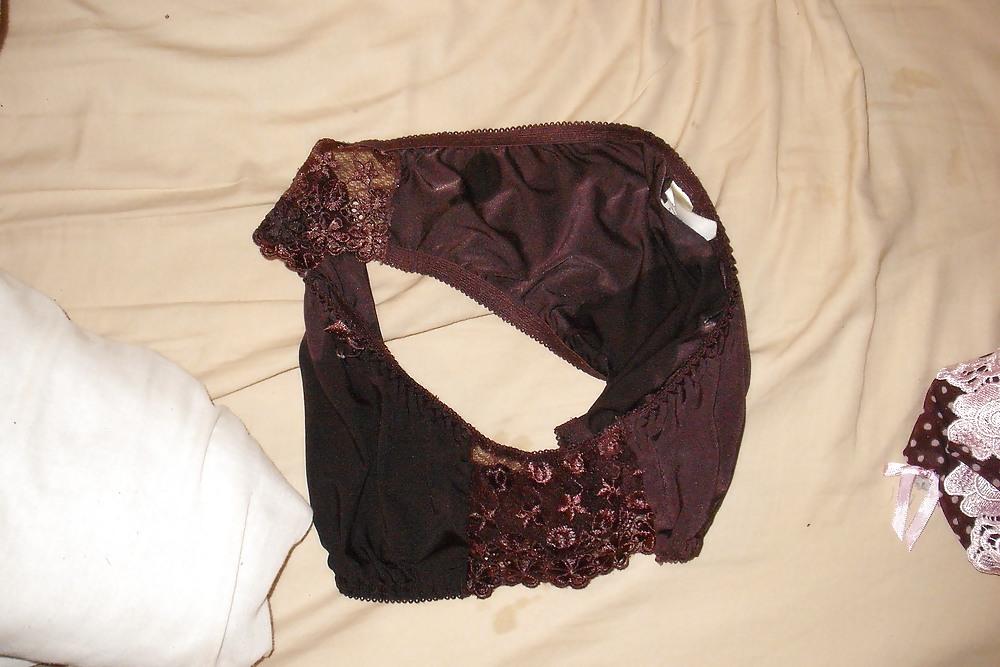 18P Ejaculation ds petites culottes voisine 1