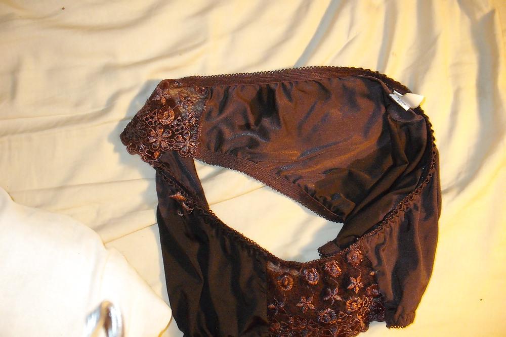 18P Ejaculation ds petites culottes voisine 1