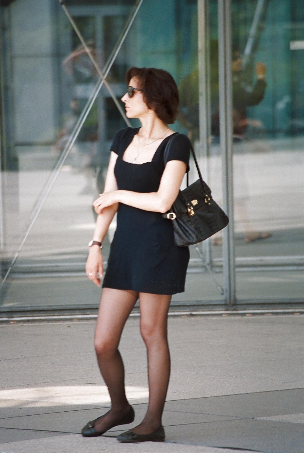25P Stocking girls in public. Paris, june 2008