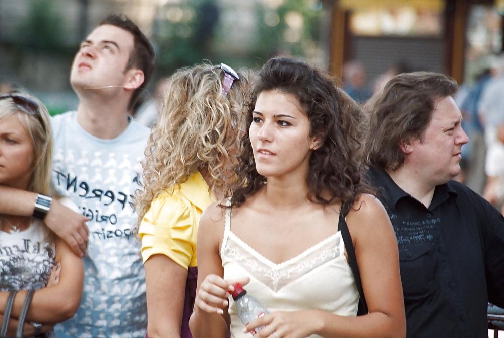 25P Stocking girls in public. Paris, june 2008