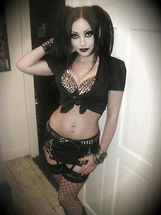 25P Goth 2