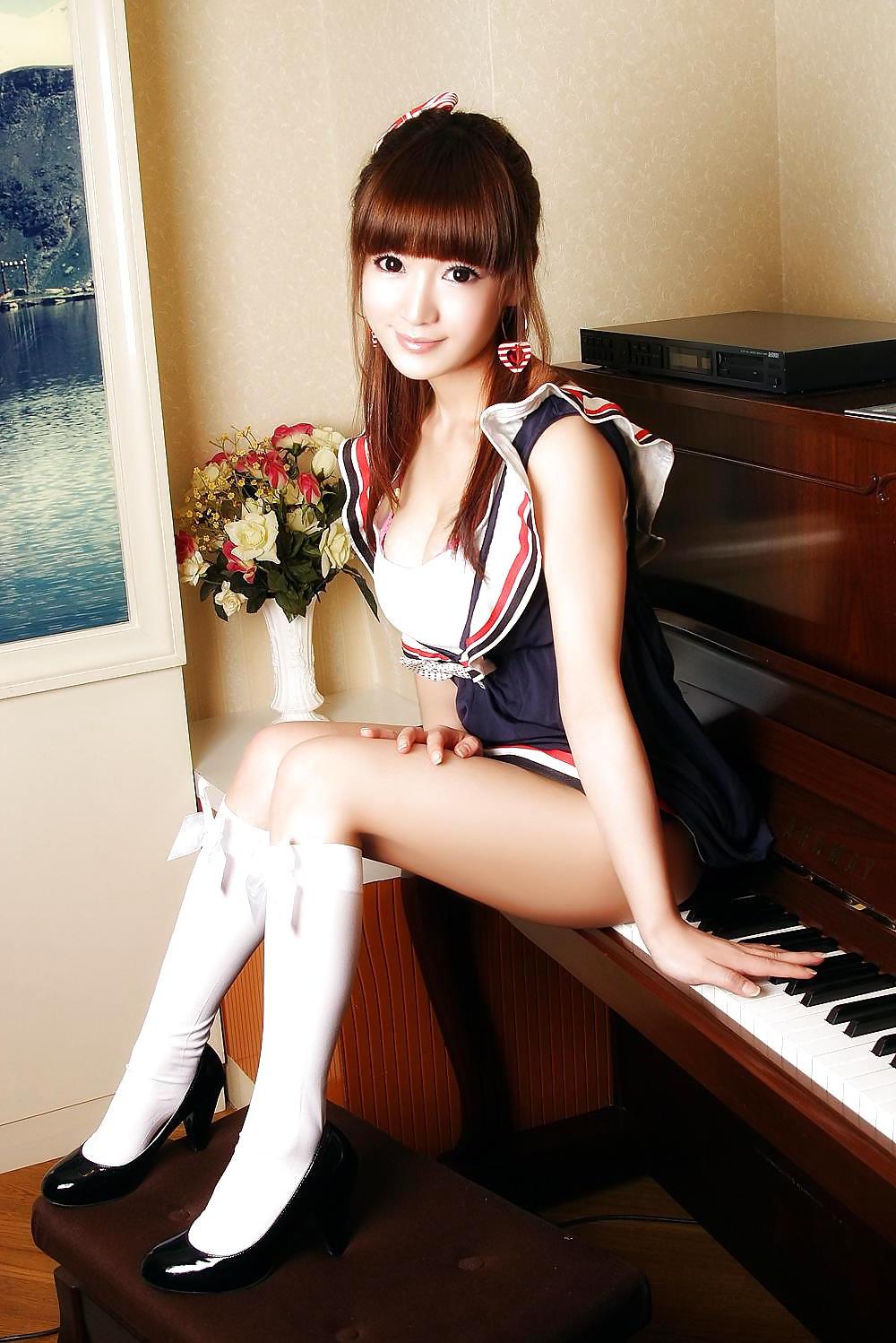 25P Korean Japanese girls 24