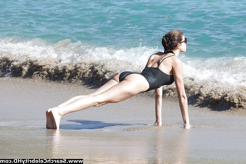 25P Stephanie Seymour - swimwear nip-slip candids in St. Barts