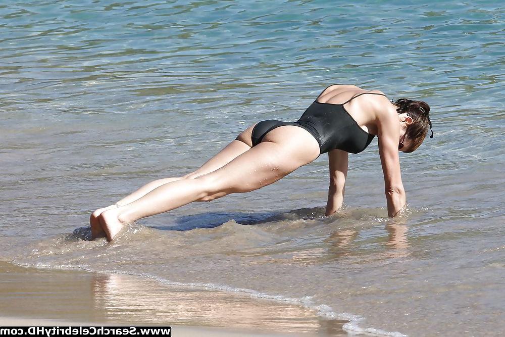 25P Stephanie Seymour - swimwear nip-slip candids in St. Barts