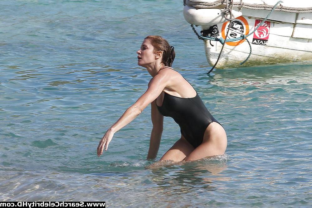 25P Stephanie Seymour - swimwear nip-slip candids in St. Barts