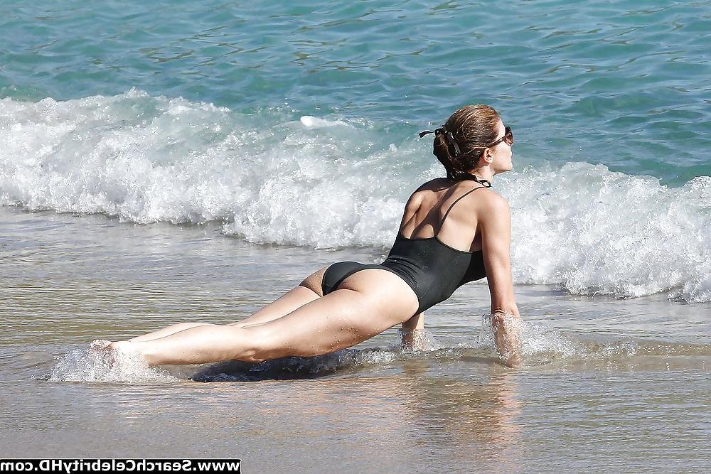 25P Stephanie Seymour - swimwear nip-slip candids in St. Barts