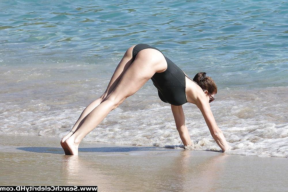 25P Stephanie Seymour - swimwear nip-slip candids in St. Barts