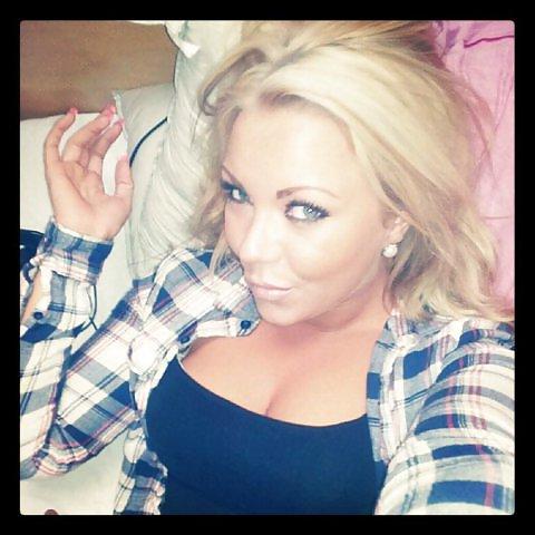 25P Some Cleavage shots