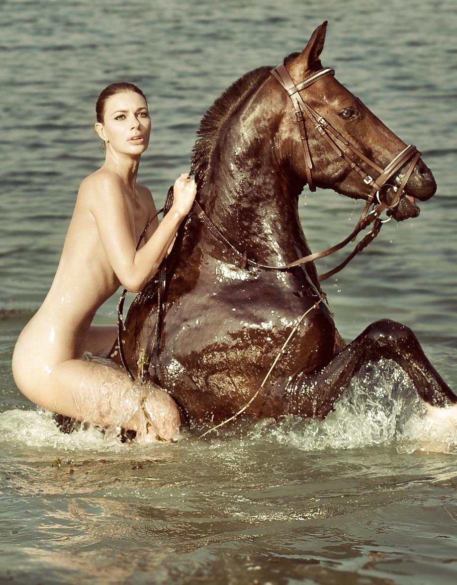 10P Naked riding