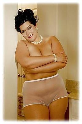 7P Fab Sexy women in beautiful underwear