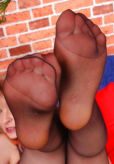 20P Sexy Feet in Nylons #1