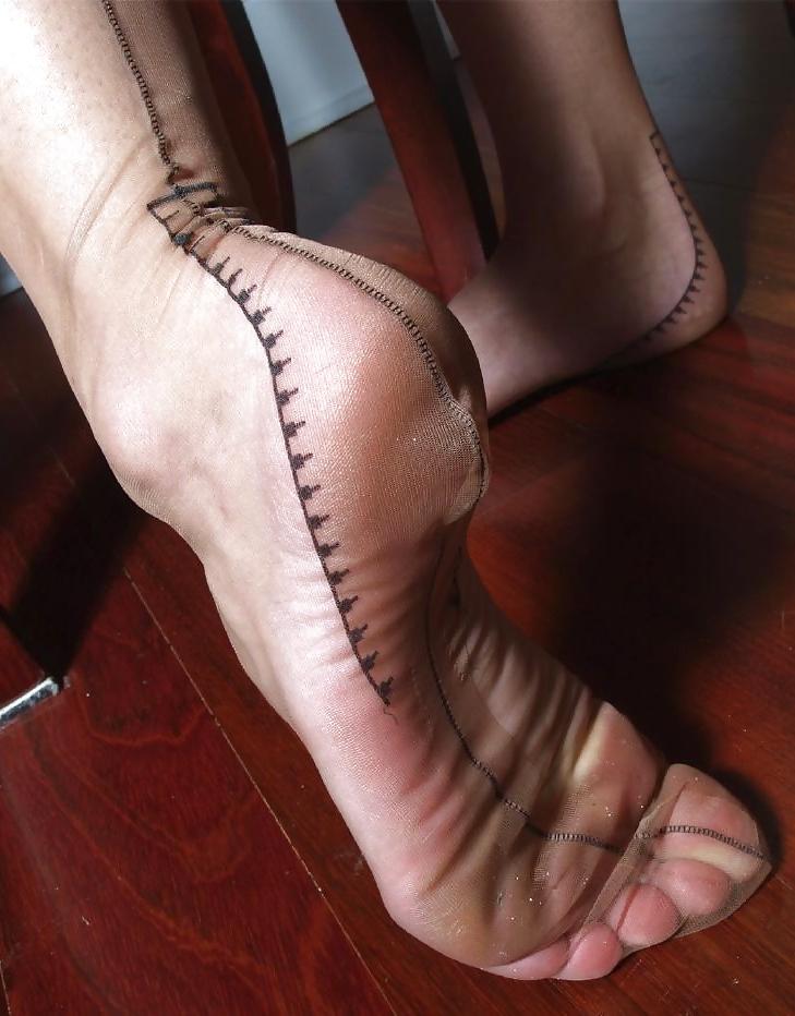 20P Sexy Feet in Nylons #1