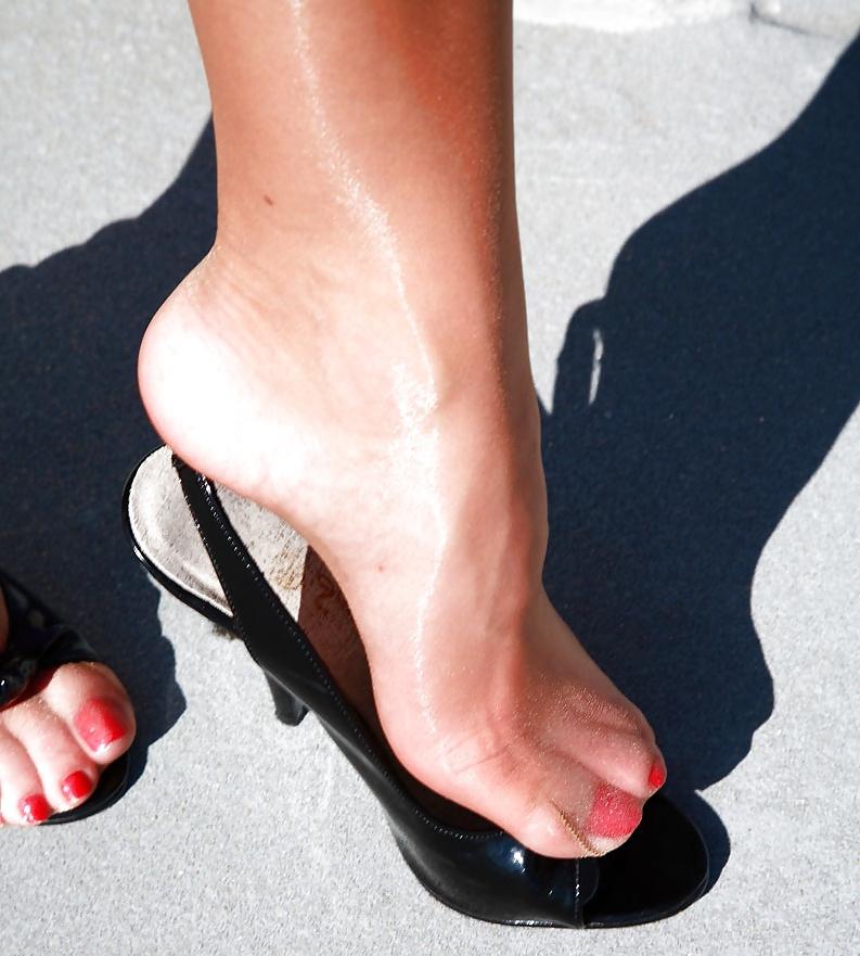 20P Sexy Feet in Nylons #1
