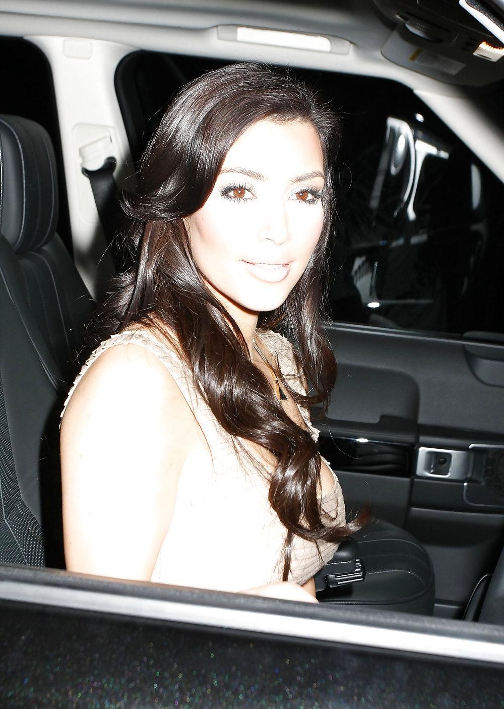14P Kim Kardashian Cleavage Candid Restaurant in Los Angeles2