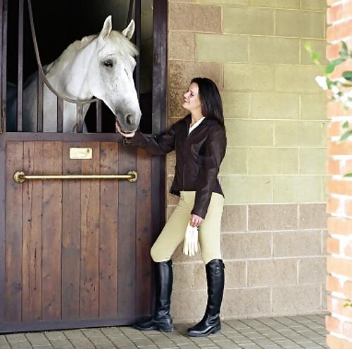 8P Riding wear