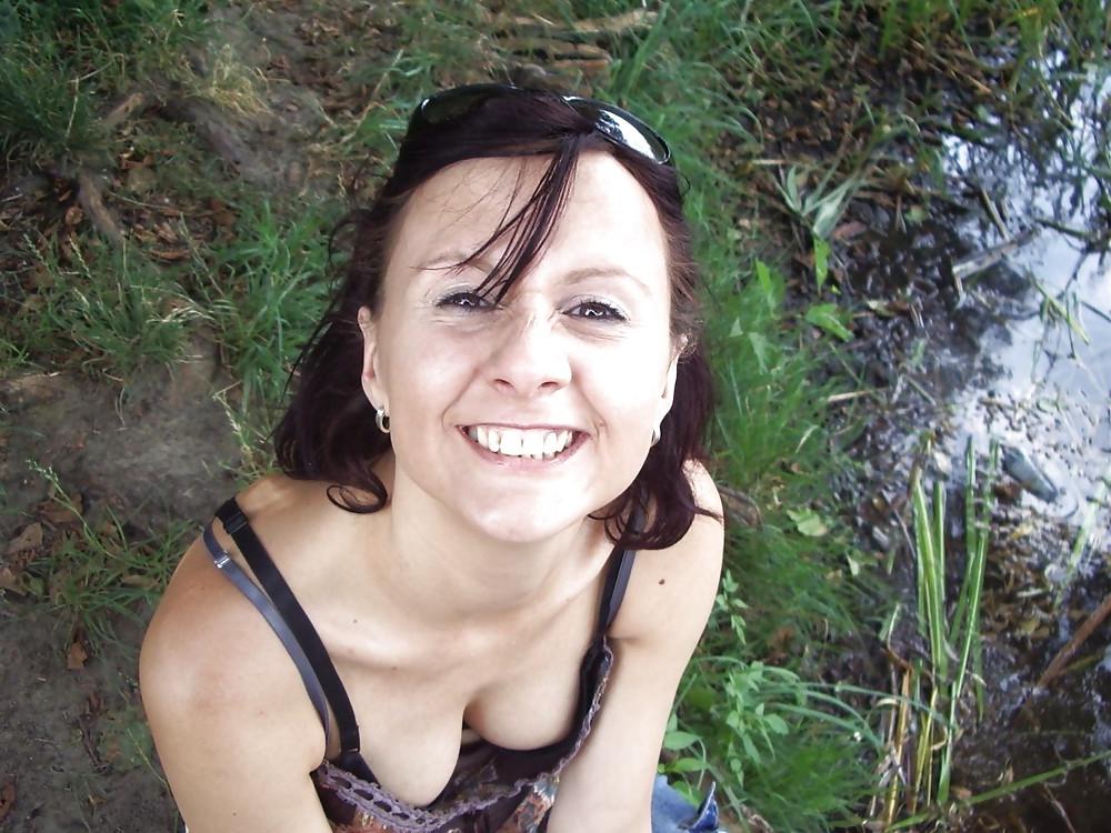 24P Downblouse cleavage