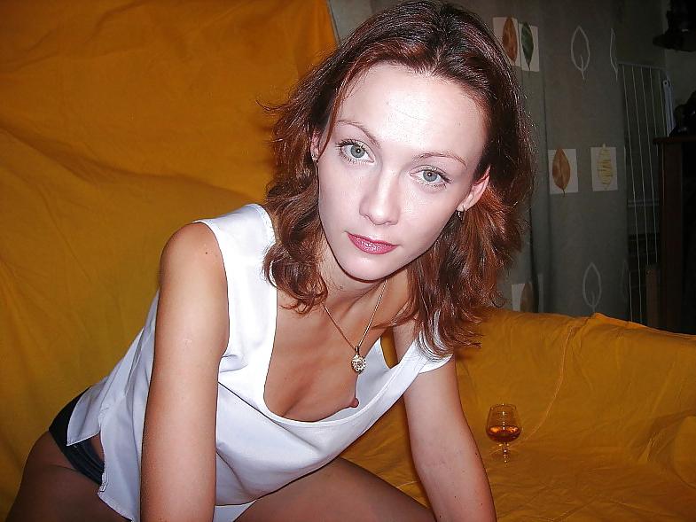 24P Downblouse cleavage