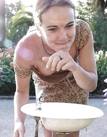 24P Downblouse cleavage