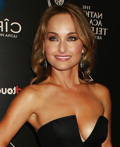 8P GIADA DE LAURENTIIS CLEAVAGE 