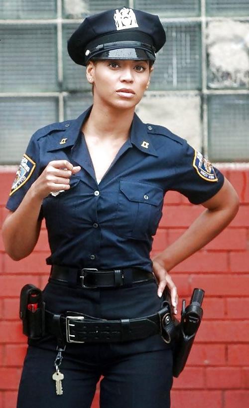10P Women in uniform