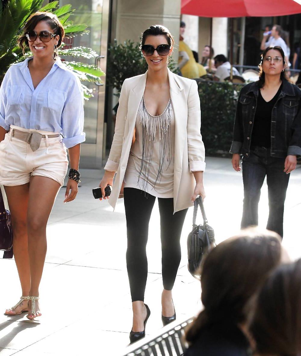 16P Kim Kardashian Cleavage Candids in Los Angeles4