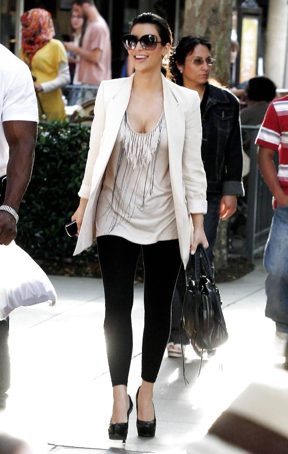 16P Kim Kardashian Cleavage Candids in Los Angeles4