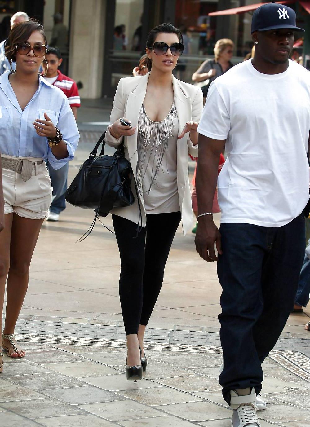 16P Kim Kardashian Cleavage Candids in Los Angeles4