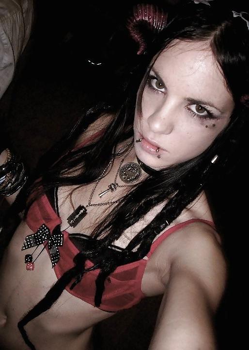 8P Awesome Gothic Slut