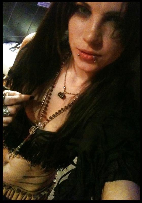 8P Awesome Gothic Slut