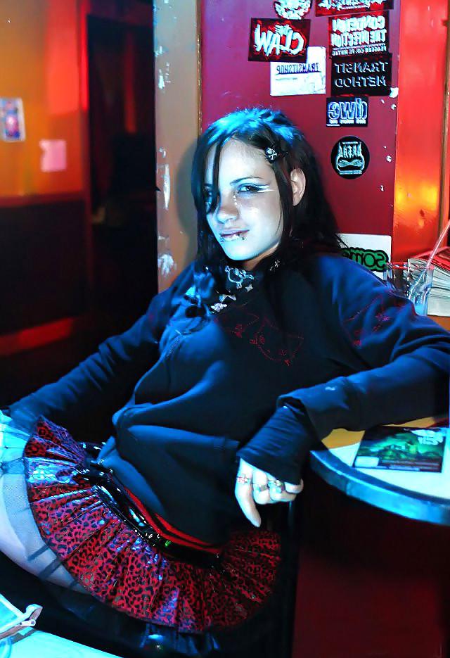 8P Awesome Gothic Slut