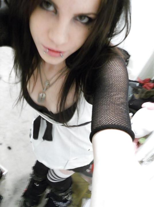 8P Awesome Gothic Slut