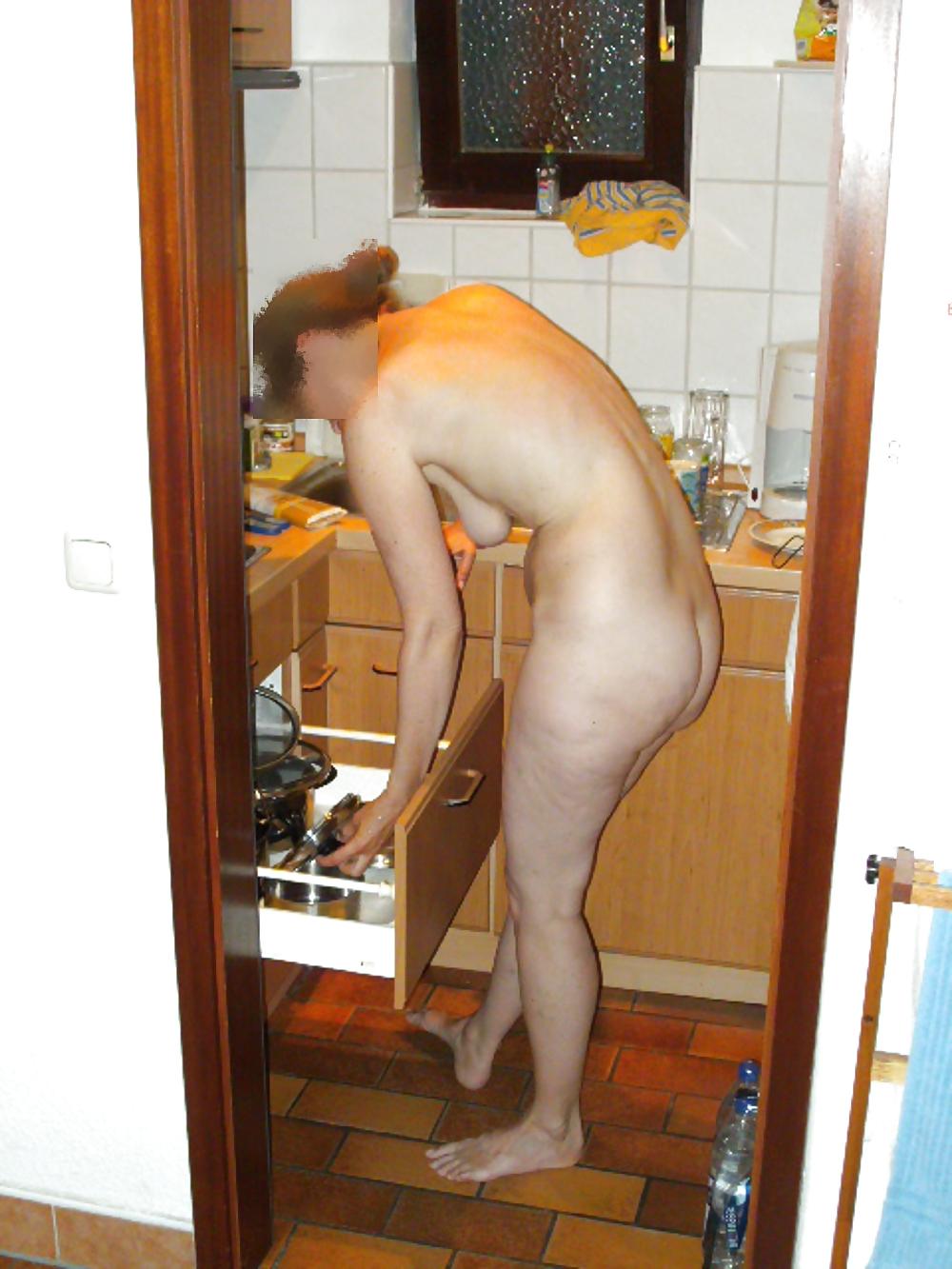 25P Wifey with big mature ass in kitchen