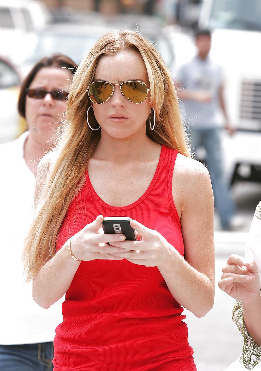 16P Lindsay Lohan on location for Ugly Betty in Queens